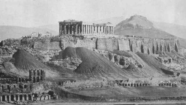 Σαν σήμερα, 02 Φεβρουαρίου 1947: Η νύχτα που η Ακρόπολη «μίλησε» – Το φωτεινό σύνθημα που συγκλόνισε την Αθήνα του Εμφυλίου