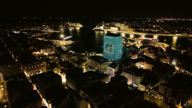 Ο Πύργος του Πειραιά στα χρώματα της Allwyn