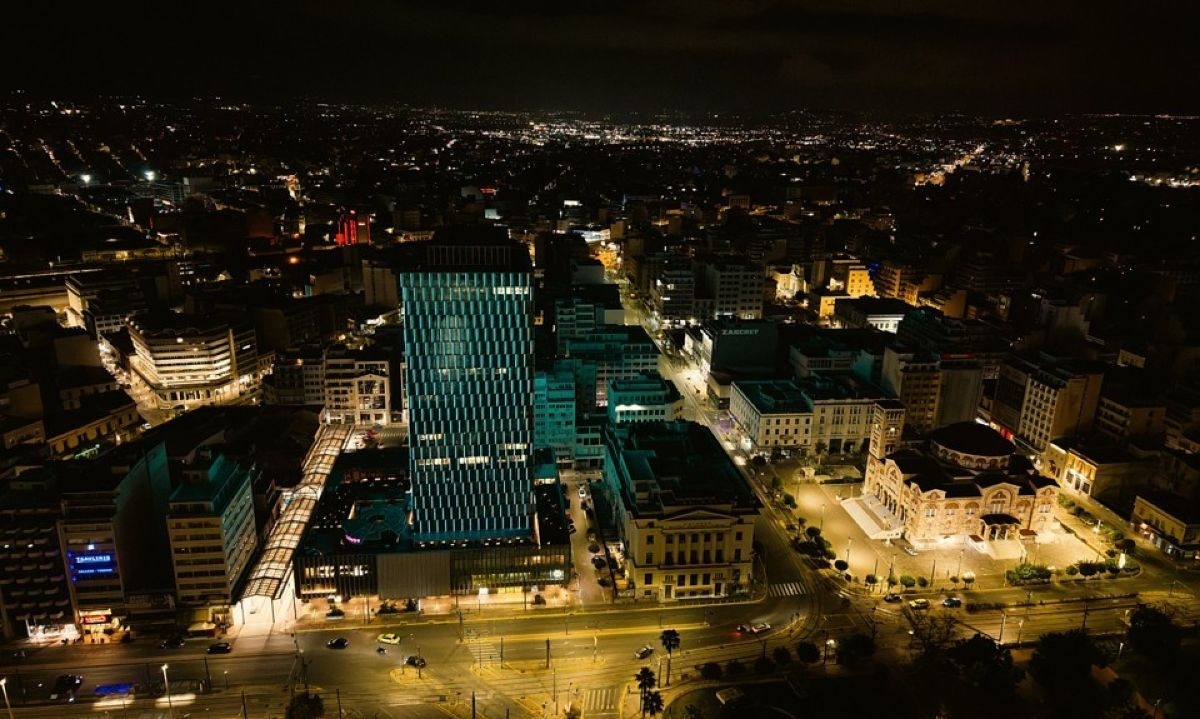 Τα χρώματα της Allwyn φωτίζουν τον εμβληματικό πύργο του Πειραιά