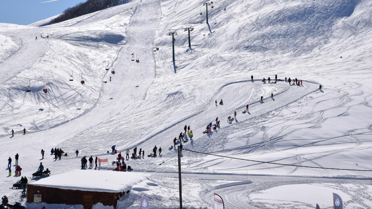 Σαν παραμύθι: Το Χιονοδρομικό Κέντρο Ανηλίου ντυμένο στα λευκά – Μαγικές εικόνες από την κορυφή της Πίνδου (video)