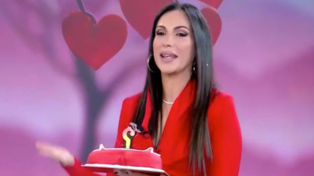 Η Ανθή Βούλγαρη ομολόγησε την ηλικία της και είπε και το απίθανο ότι βάζει κάτω πολλές εικοσάρες