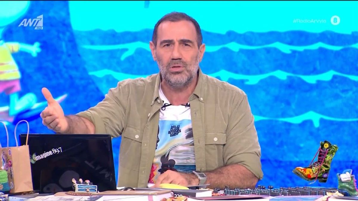 Ο Αντώνης Κανάκης στο στούντιο
