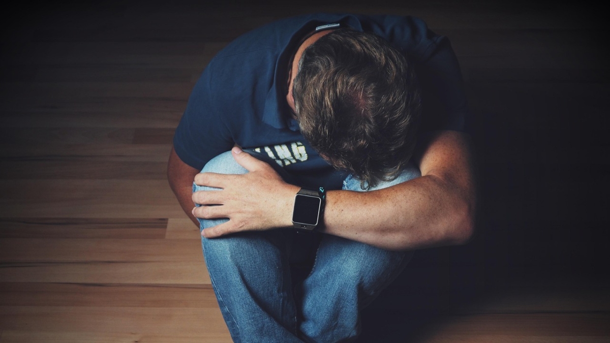 Πέντε σημάδια που δείχνουν ότι οι άντρες έχουν κατάθλιψη