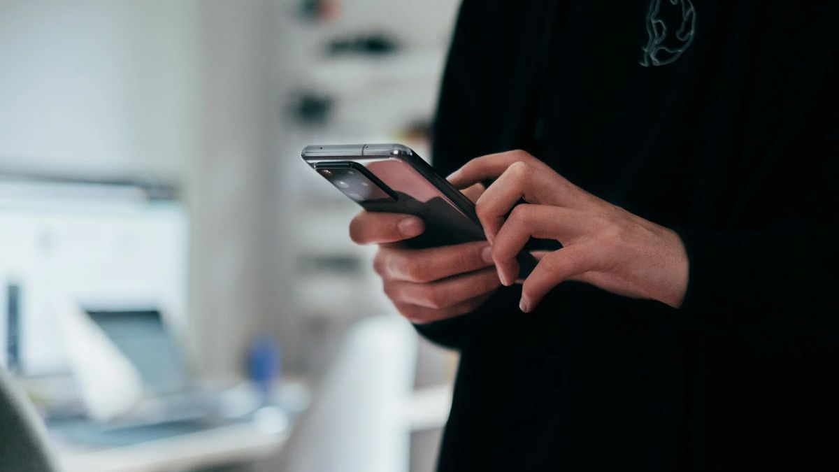 Απάτες μέσω SMS: Πώς «δανείζονται» ΑΑΔΕ και ΕΛΤΑ για να εξαπατήσουν πολίτες – Ο τρόπος προστασίας