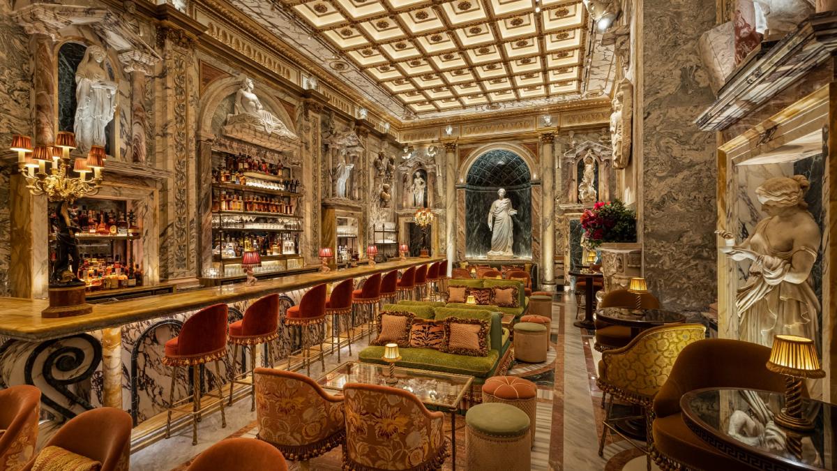 Μπήκαμε μέσα στο πιο όμορφο cocktail bar του κόσμου