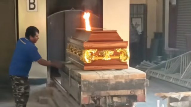 Ανατριχιαστικό: Βίντεο δείχνει καρέ καρέ πώς γίνεται η αποτέφρωση ενός νεκρού! 