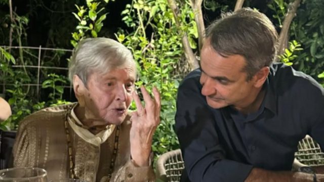 Έλεος! Τρολάρουν τον Μητσοτάκη και για τον θάνατο της Αρβελέρ