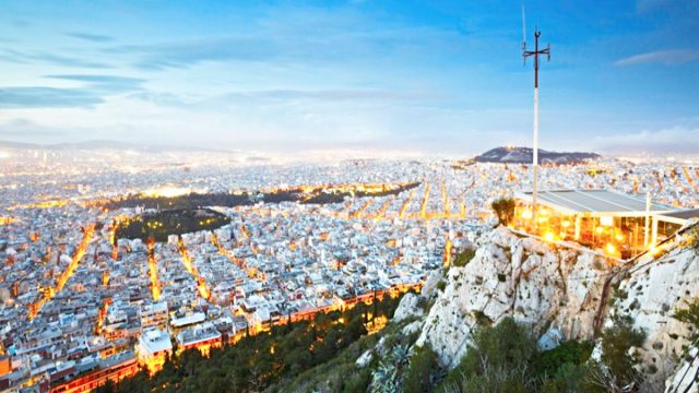 Λίγοι το ξέρουν: Το μυστικό μέρος στο κέντρο της Αθήνας που σε ταξιδεύει σε άλλη εποχή