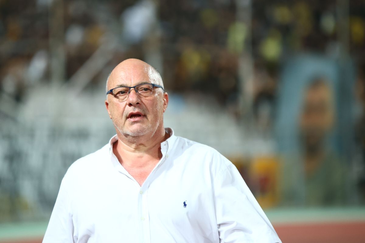 Αχιλλέας Μπeος