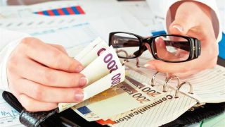 Το τέλος της ανταποδοτικότητας: Πώς το «ψαλίδι» Κατρούγκαλου κουτσούρεψε το εφάπαξ για πάντα