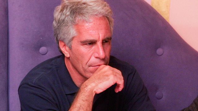 «Η Ελλάδα θυσιάστηκε για να σωθούν οι Γάλλοι και οι Γερμανοί»: Οι ανατριχιαστικές αποκαλύψεις από τα emails του Έπσταϊν