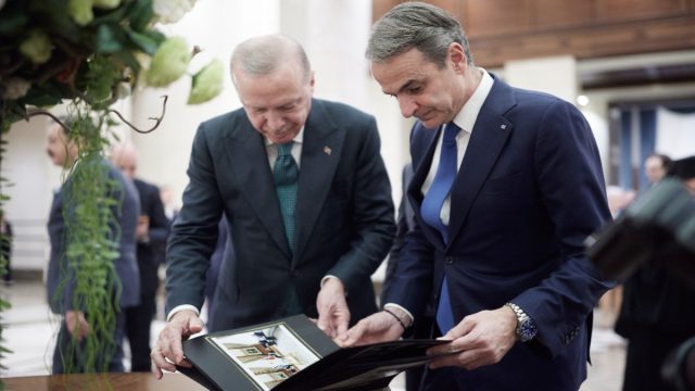 Μητσοτάκης – Ερντογάν: Το αθέατο παρασκήνιο της συνάντησης μετά από 17 μήνες «πάγου»