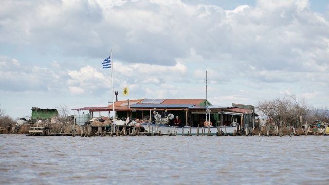 Έβρος: «Βούλιαξαν» γήπεδα και χωριά – Πάνω από 150.000 στρέμματα κάτω από το νερό