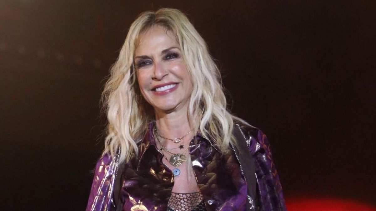 Η Άννα Βίσση με το χαρακτηριστικό της χαμόγελο