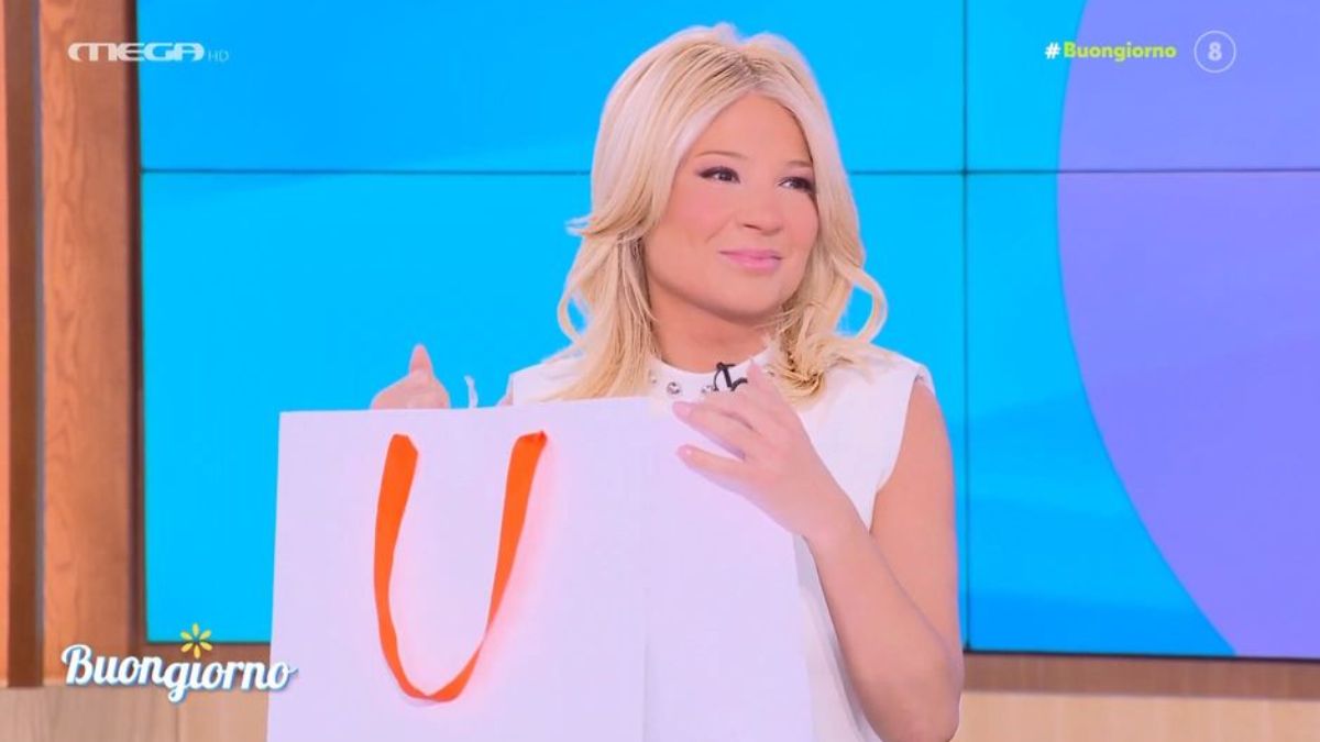 «Τι είναι; Το πέπλο;»: Η ατάκα που έφερε σε αμηχανία τη Φαίη Σκορδά – Οι σπόντες για τον γάμο της