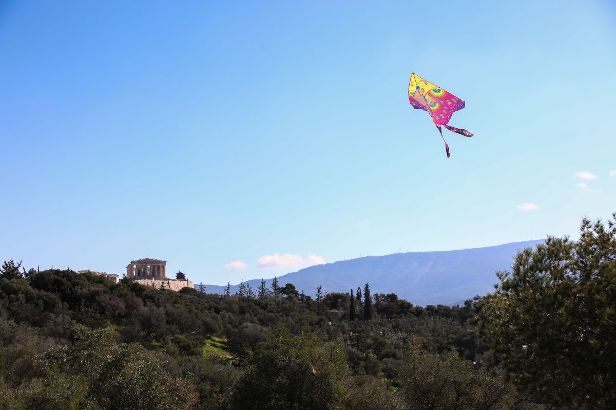 Χιλιάδες πολίτες πέταξαν χαρταετό στην καρδιά της Αθήνας (EUROKINISSI)