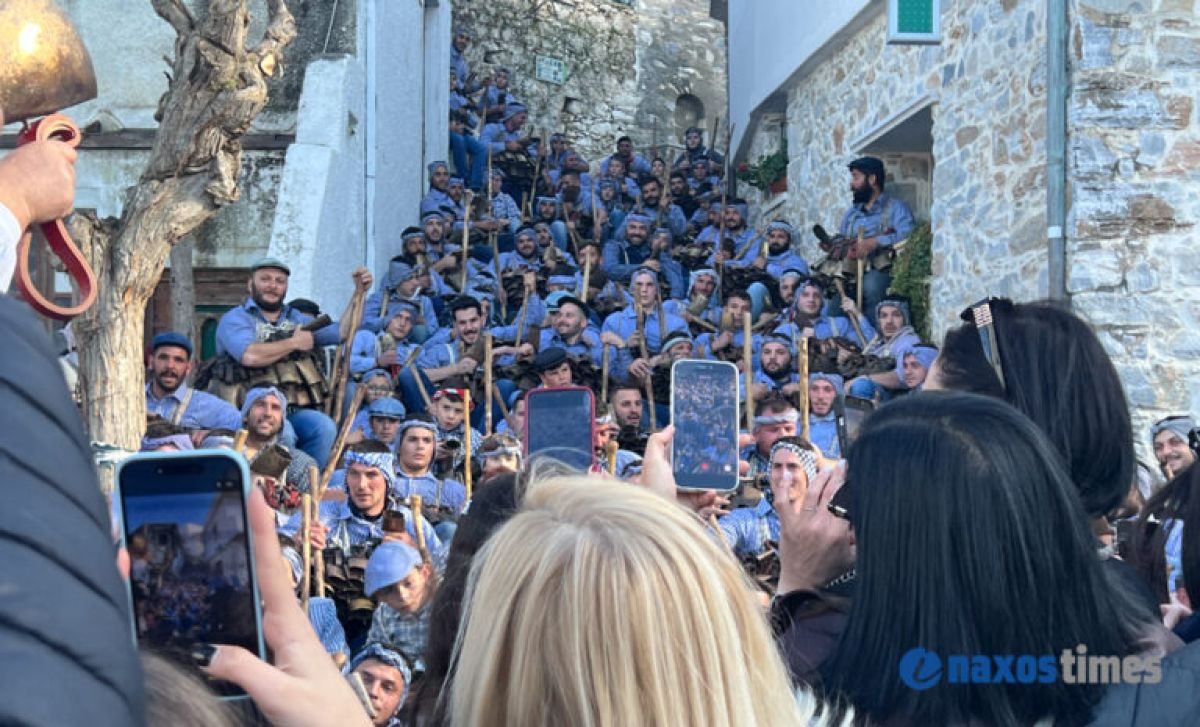 Οι Κουδουνάτοι «σείουν» το μεγαλύτερο χωριό των Κυκλάδων