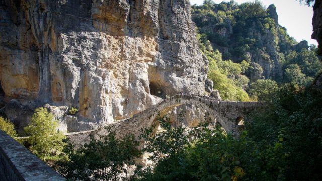 Ενα πέτρινο γεφύρι που σου κόβει την ανάσα στα Ζαγοροχώρια το ξέρουν λίγοι