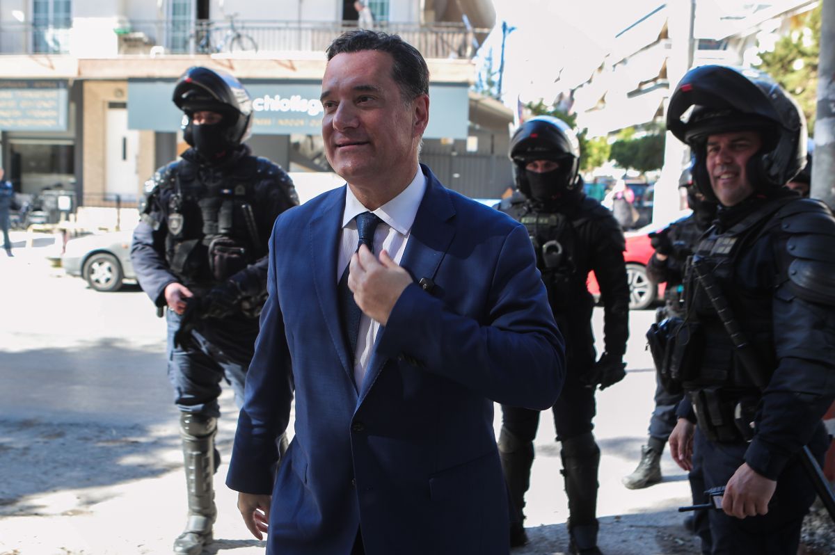 Με φωνές και συνθήματα τα εγκαίνια του νέου τμήματος στη Νίκαια