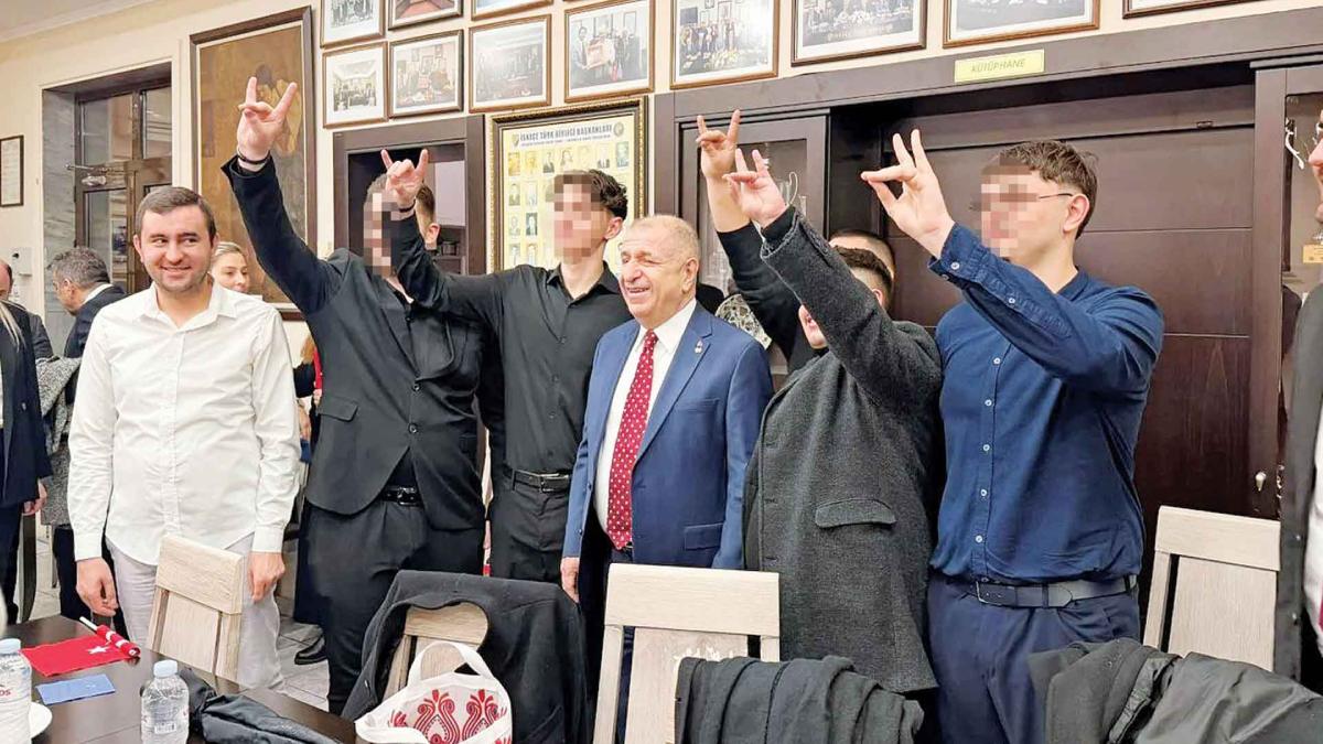 Προκλητικές εικόνες στην Ξάνθη: Ανήλικοι μαθητές σχηματίζουν το σήμα των «Γκρίζων Λύκων»