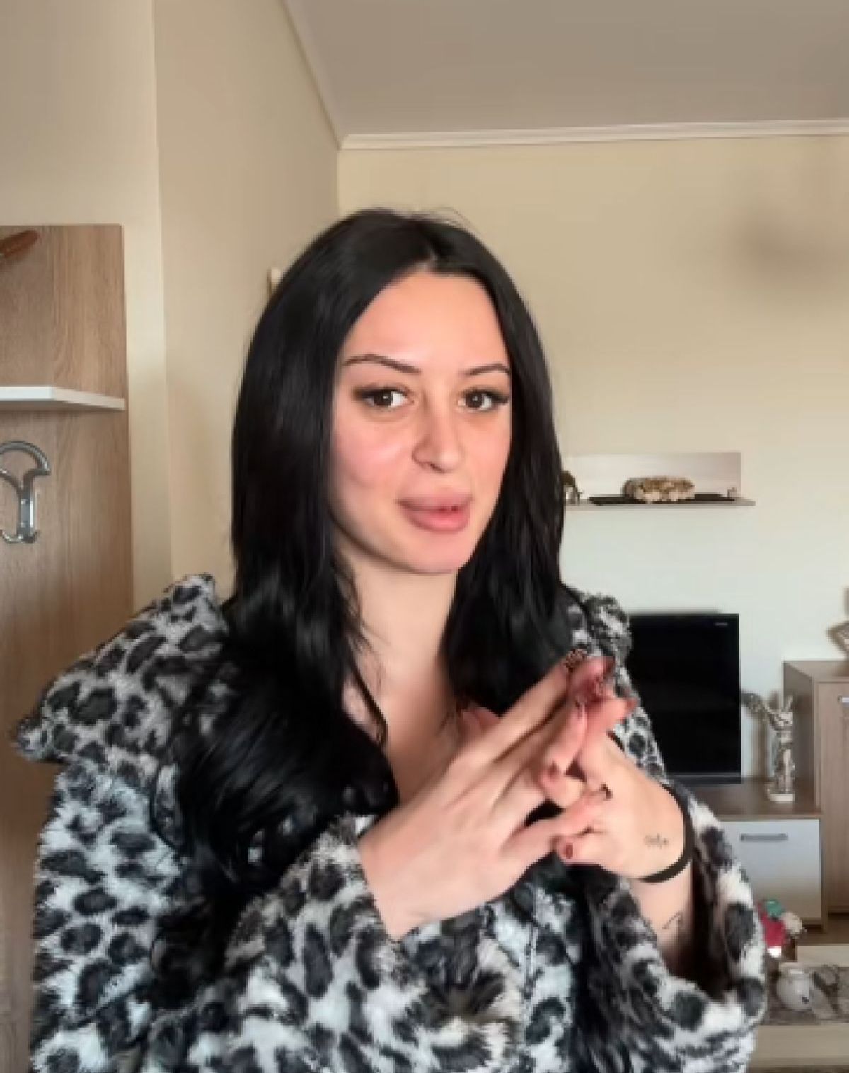 Η Kristy Po στο βίντεό της