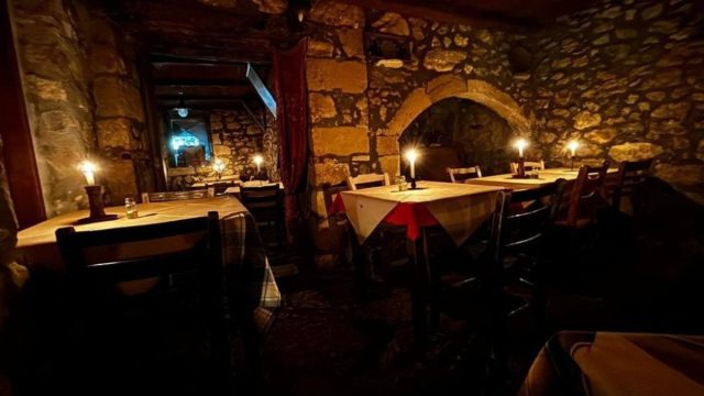 Ένα από τα πιο αυθεντικά εστιατόρια της Ελλάδας είναι στην Κρήτη και λειτουργεί χωρίς ηλεκτρικό