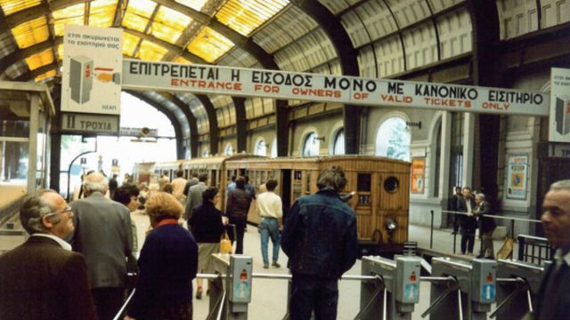 Σαν σήμερα, 27 Φεβρουαρίου 1869: Εγκαινιάζεται ο ατμοκίνητος αστικός σιδηρόδρομος Αθήνας – Πειραιά