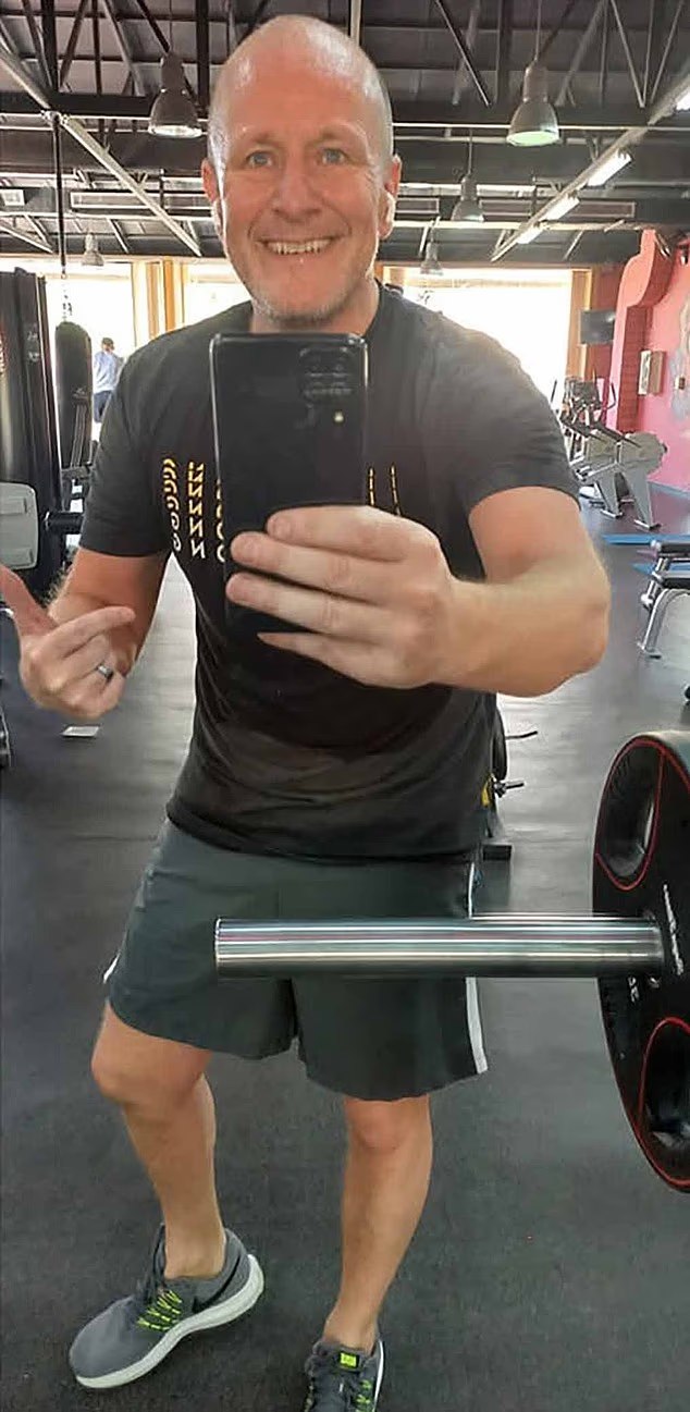 Η Λούσι βρέθηκε νεκρή στο σπίτι του πατέρα της, Κρις (στη φωτογραφία), ο οποίος εργάζεται σε εταιρεία οπτικών ινών στις Ηνωμένες Πολιτείες.