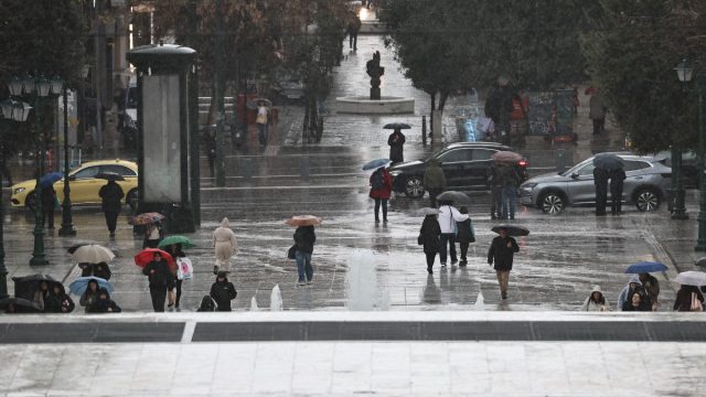 Καιρός σήμερα 22/2: Χειμωνιάτικο σκηνικό φέρνει η Κυριακή – Τι έρχεται την Καθαρά Δευτέρα σύμφωνα με Τυράσκη και Αρνιακό