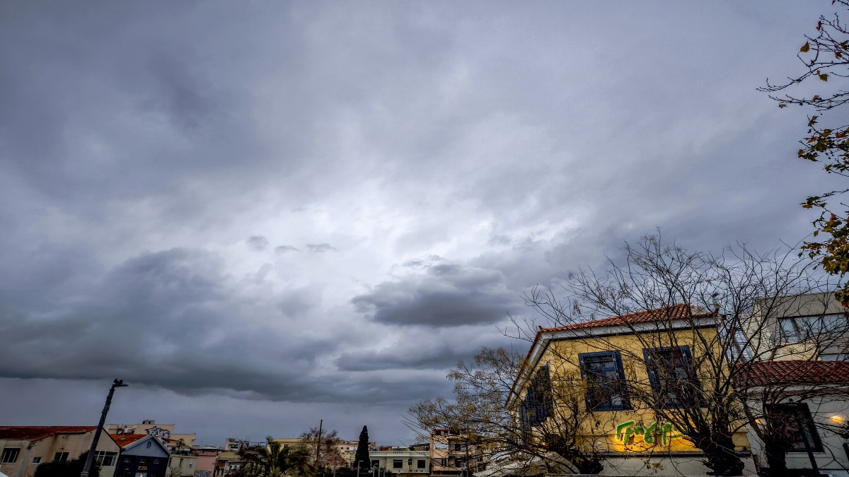 Καιρός σήμερα (04/02): Σταδιακή άνοδος της θερμοκρασίας με κατά τόπους καταιγίδες – Η πρόγνωση από Αρνιακό και Σούζη