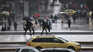 Καιρός σήμερα 7/2: Μικρή άνοδος της θερμοκρασίας και τοπικές βροχές – Η πρόγνωση Σούζη και Αρνιακού
