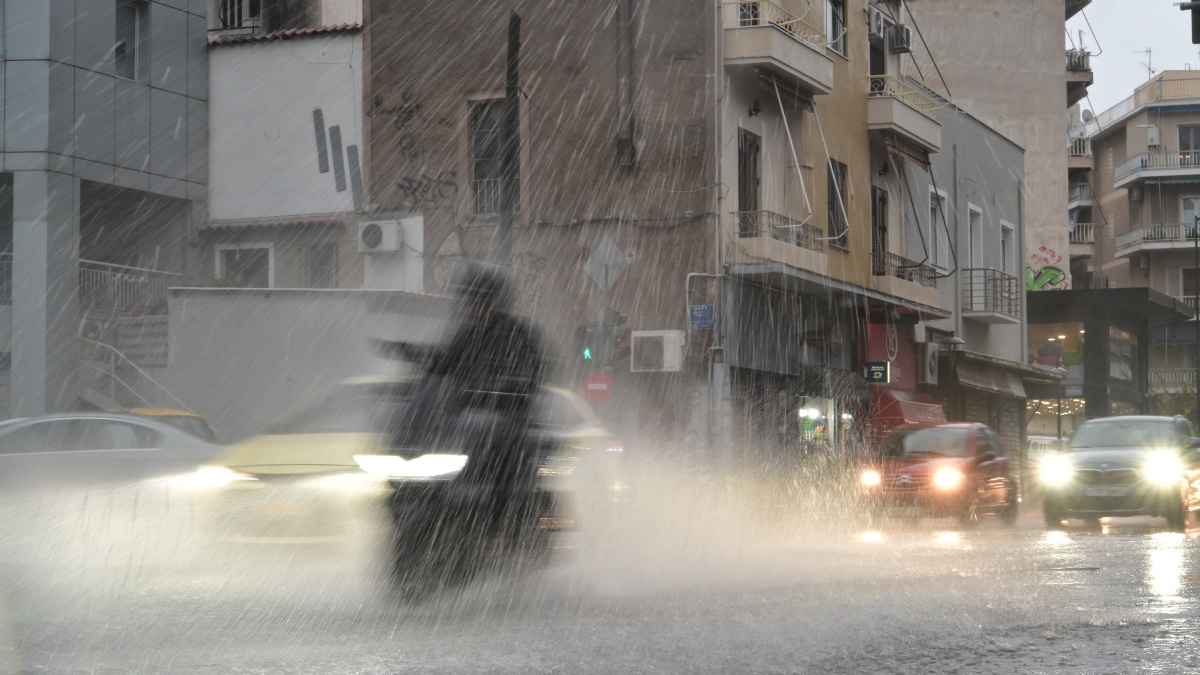 Καιρός: Ισχυρές καταιγίδες και λυσσαλέοι άνεμοι – Έκτακτο δελτίο από ΕΜΥ, «καμπανάκια» από Μαρουσάκη και Τατραφύλλια