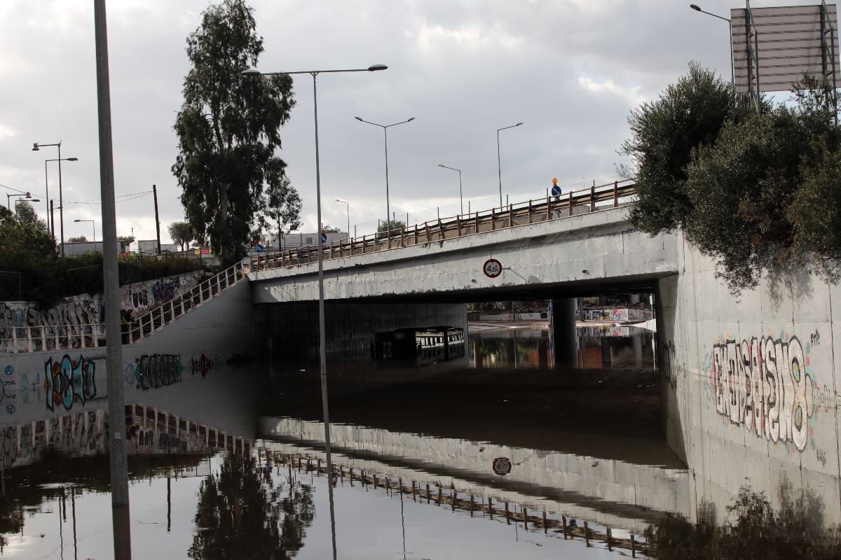 Γέφυρα στη Λεωφόρο Ποσειδώνος