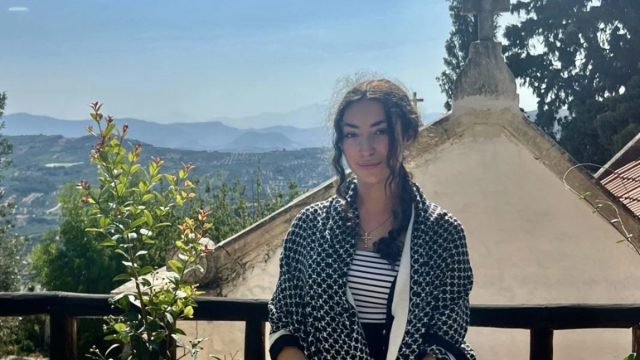 Η influencer του Χριστού ζει στο Παγκράτι και είναι μια κούκλα