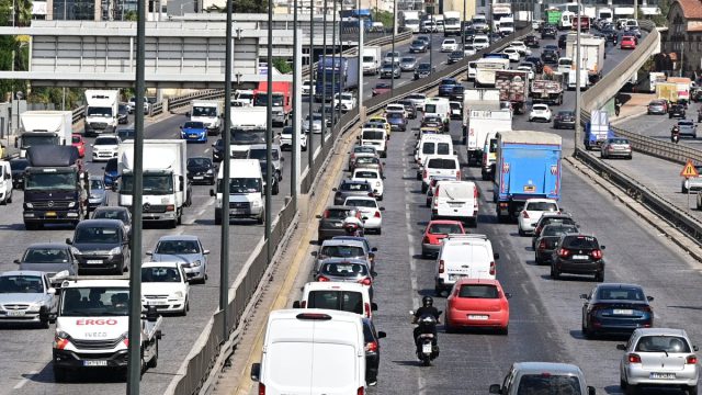 Κόλαση στους δρόμους της Αθήνας: «Φρακαρισμένος» ο Κηφισός με ουρές χιλιομέτρων λόγω τροχαίων – Πού σημειώνονται οι μεγαλύτερες καθυστερήσεις