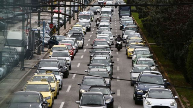 Κίνηση τώρα: «Έμφραγμα» στους δρόμους της Αθήνας – «Μαύρη» Δευτέρα στον Κηφισό και το κέντρο, καθυστερήσεις-ρεκόρ σε Πειραιά και Κηφισίας