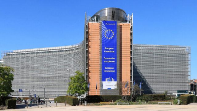 Έρευνες στην «καρδιά» της ΕΕ: Τι σημαίνει η αστυνομική έφοδος στα γραφεία της Κομισιόν