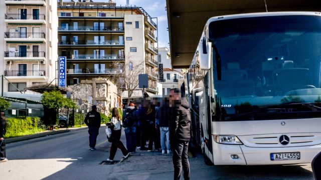 Απόκριες: Αθηναϊκή «απόβαση» στην Πάτρα για το καρναβάλι – Γεμάτα φεύγουν τα λεωφορεία από τον Κηφισό