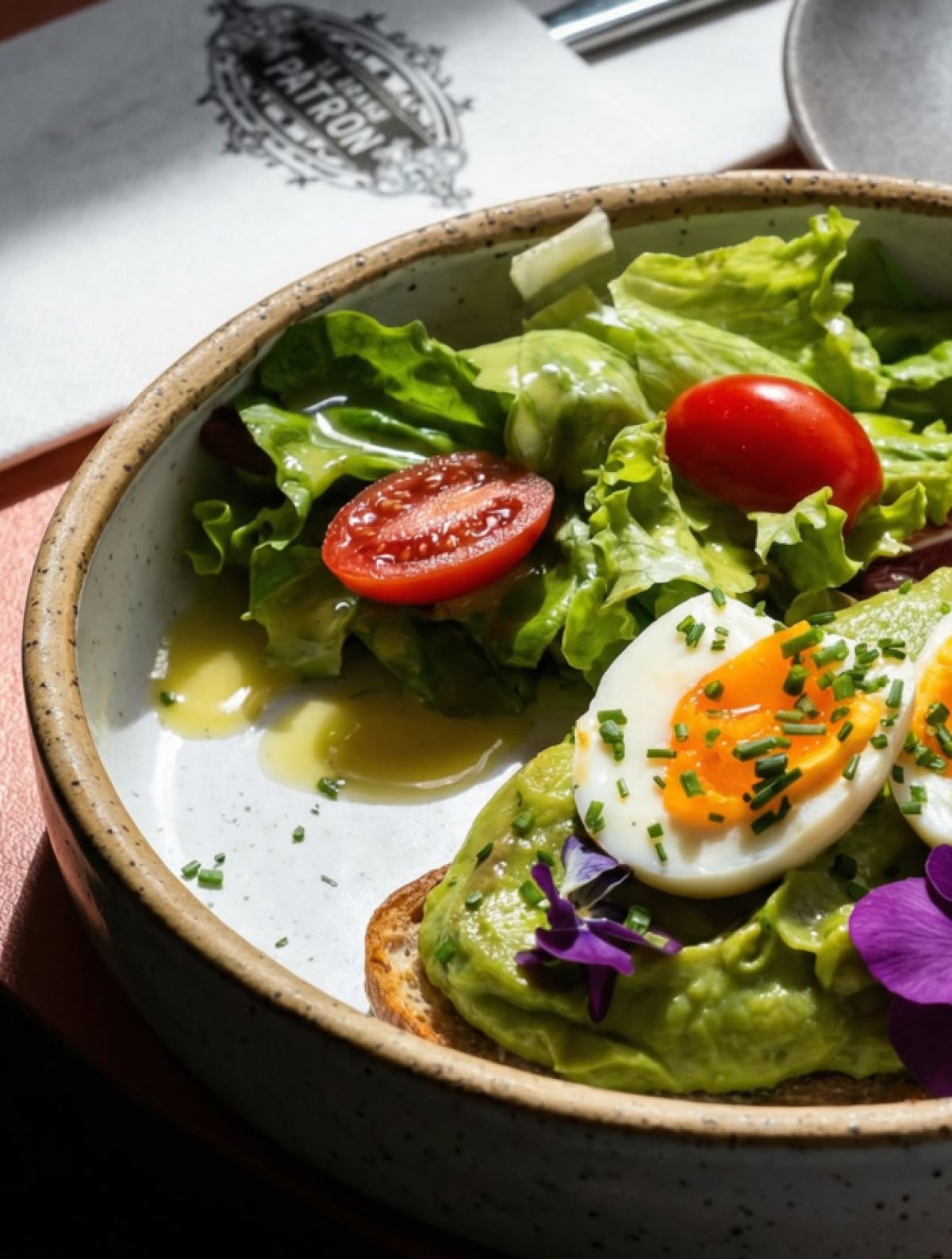 Από brunch μέχρι late drinks: ο χώρος που τα έχει όλα
