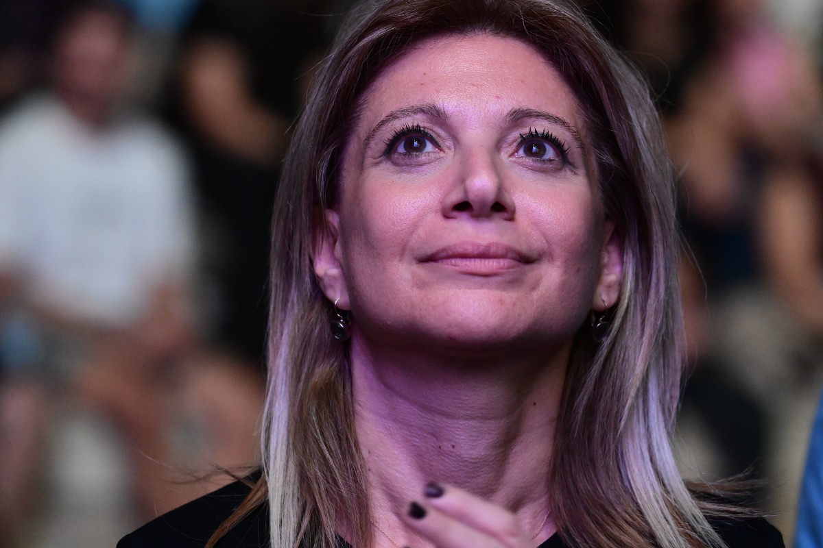 «Βόμβες» Καρυστιανού στην Άντζυ Σταθάτου