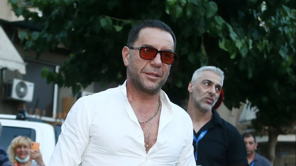 Παραμένει νοσηλευόμενος ο Γιώργος Μαζωνάκης