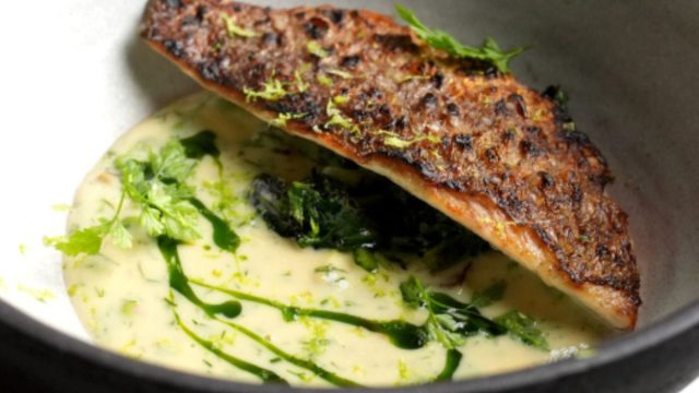Nonna’s Athens: Η ελληνική κουζίνα «αλλιώς» στη σκιά της Ακρόπολης – Ένα ταξίδι στις γεύσεις της μνήμης