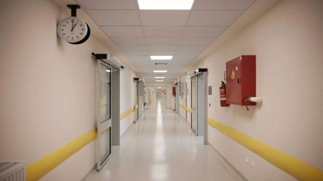 Διέγνωσαν πνευμονία σε 46χρονο – Έφυγε με φέρι μποτ για Κύμη και πέθανε από ανακοπή λίγες ώρες μετά