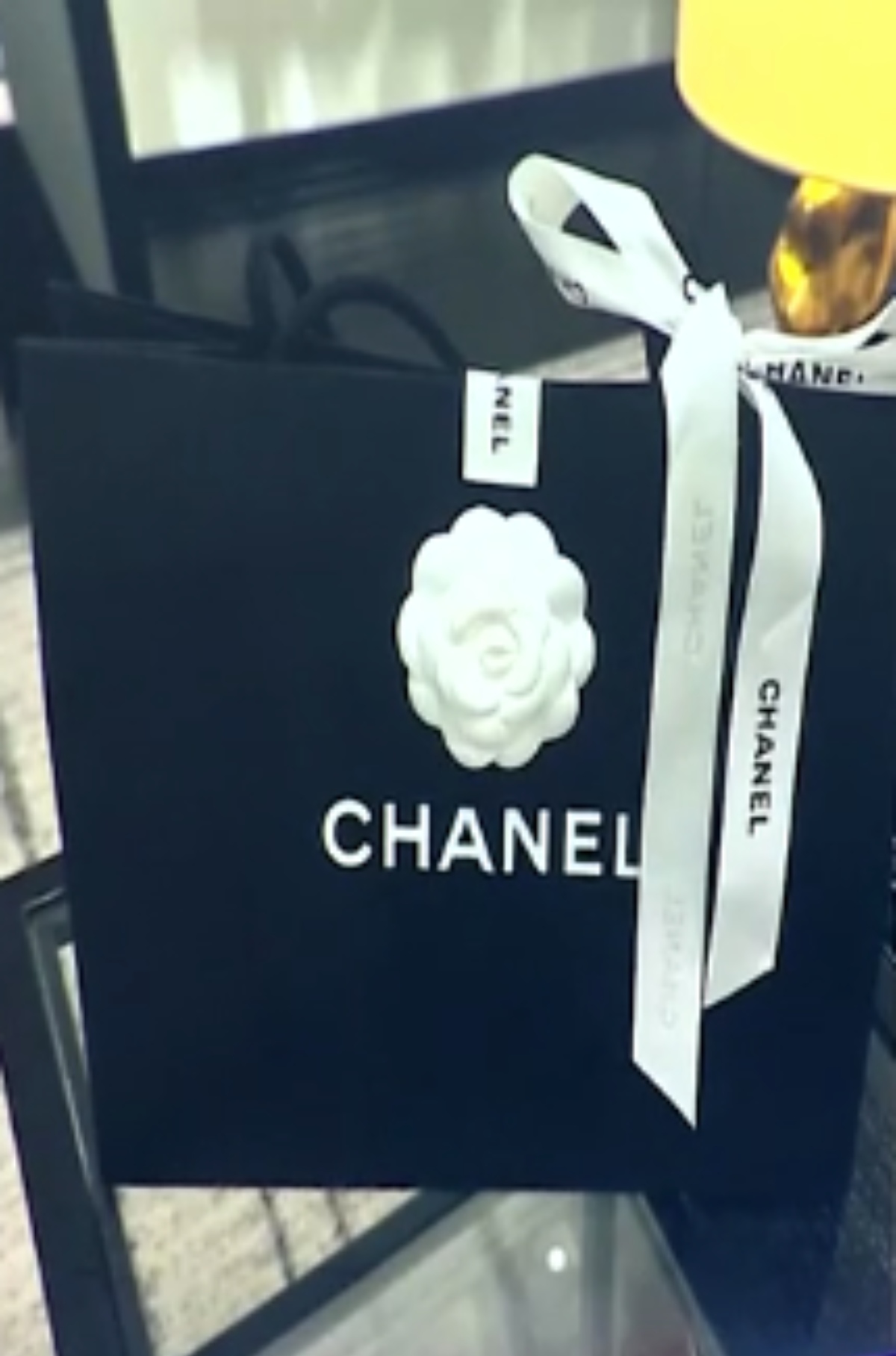 Η τσάντα Chanel που ανέβασε η παιδίατρος
