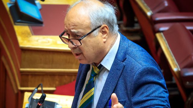 Διεγράφη από το ΠΑΣΟΚ ο Παναγιώτης Παρασκευαΐδης – Ποιος είναι ο βουλευτής που θα συνεργαζόταν «ακόμα και με δικτατορικά καθεστώτα»