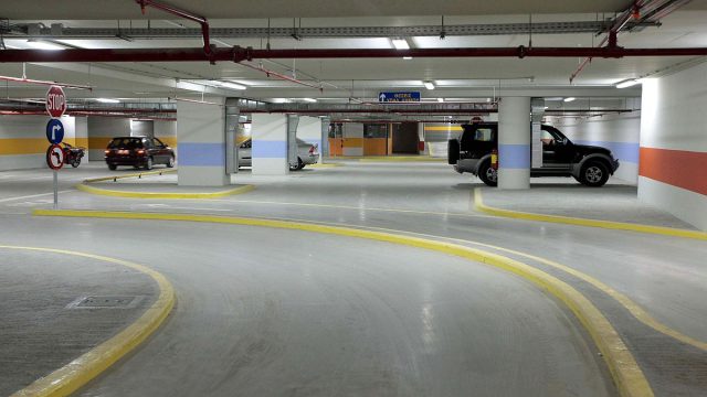 Χρυσά «τετραγωνικά» στην Αττική: Θέση πάρκινγκ πουλήθηκε για 1.000.000 ευρώ