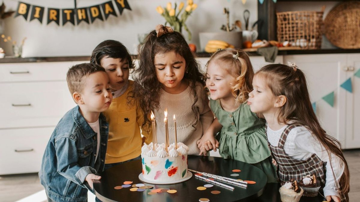 Πάρτι με… ρεφενέ: Άναυδη μητέρα έλαβε μήνυμα να προπληρώσει το φαγητό σε γενέθλια 5χρονου