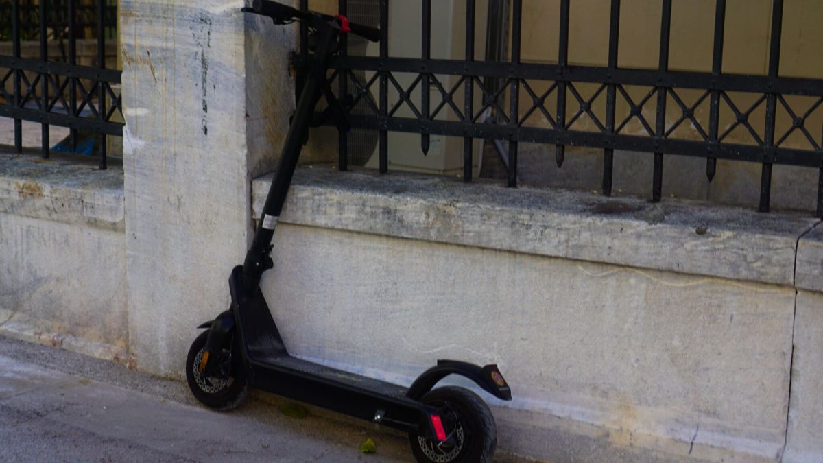 Τραγωδία στο Παγκράτι: 48χρονος έπαθε ανακοπή καρδιάς και έπεσε από πατίνι – Η επικινδυνότητα των σκούτερ στους δρόμους