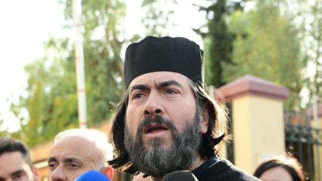 Ο πατήρ Αντώνιος κάνει έκκληση για βοήθεια μετά την καταδίκη: «Αδυνατώ να καταβάλω την ελάχιστη δόση»