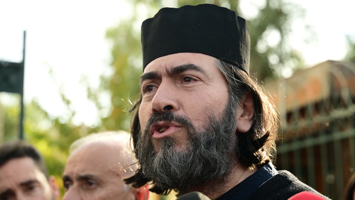 Πατήρ Αντώνιος: Μπροστά στην κάμερα μιλάει για σκευωρία και κατασκευασμένα στοιχεία από αυτούς που τον κατήγγειλαν για βιασμούς 